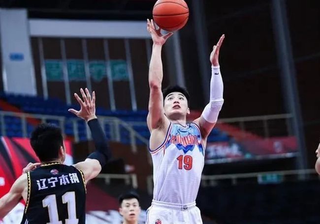 包含辽宁本钢内部会议纪要流出：今夜豪取连胜，西甲使命明确，年轻球员得到机会的词条